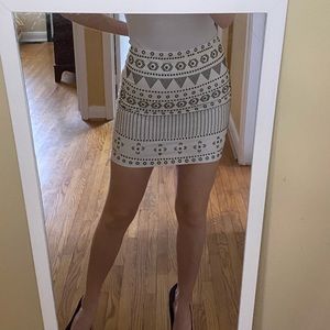 3/$25✨ Mendocino beaded white miniskirt